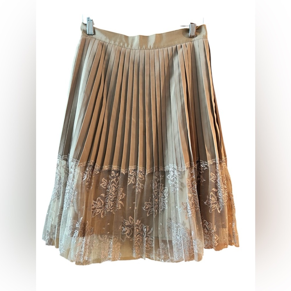 Badgley Mischka Pleated Gold Nude Lace Bottom Skirt. Size 6.